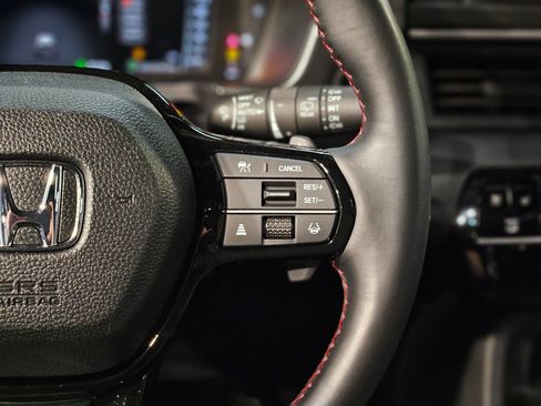 Used 2025 Honda Pilot Black Edition image 29