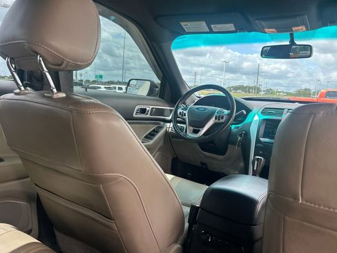 Used 2015 Ford Explorer XLT w/ Equipment Group 202A image 29