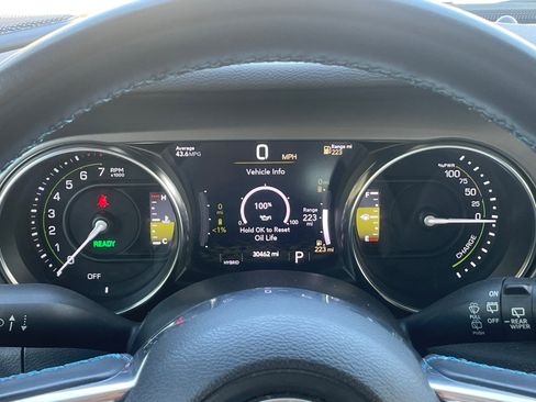 Used 2022 Jeep Wrangler Unlimited Rubicon 4xe AWD/4WD image 13