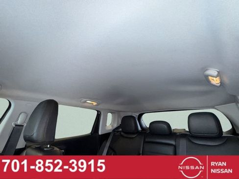 Used 2018 Jeep Compass Latitude w/ Cold Weather Group AWD/4WD image 40