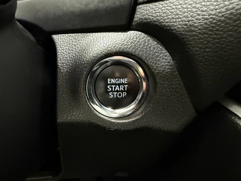 Used 2025 Toyota RAV4 XLE FWD image 39