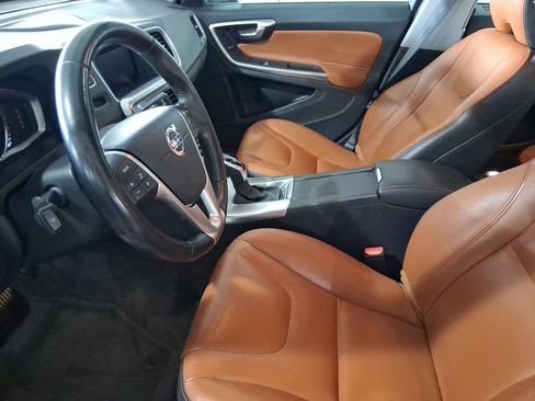 Used 2018 Volvo S60 T5 Inscription image 12