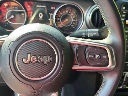 Used 2018 Jeep Wrangler Unlimited Sahara AWD/4WD image 20