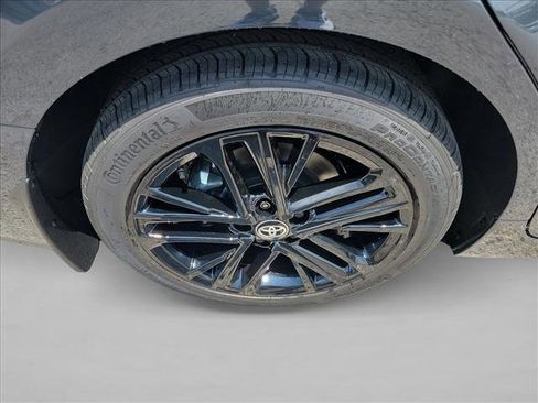 Used 2025 Toyota Camry SE w/ Convenience Package FWD image 11