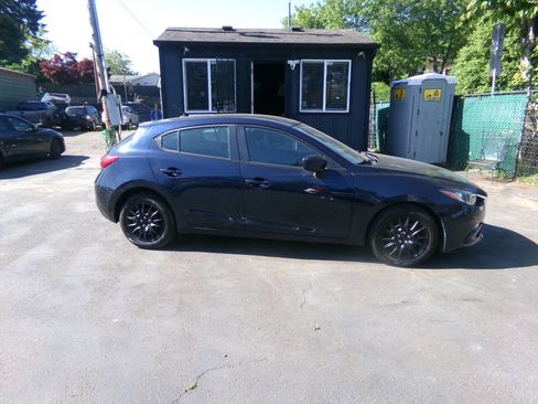 Used 2016 MAZDA MAZDA3 i Sport FWD image 3