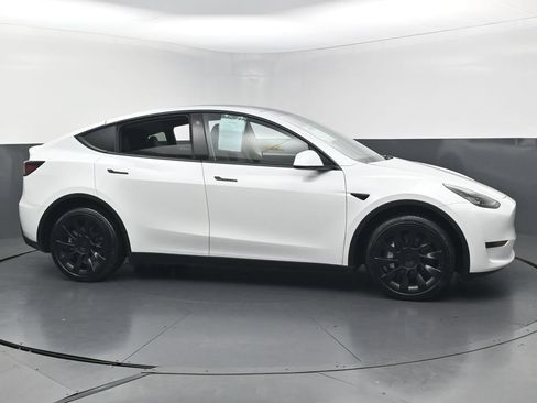 Used 2023 Tesla Model Y Long Range AWD/4WD image 5