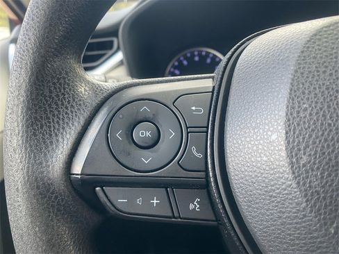 Used 2021 Toyota RAV4 XLE image 19