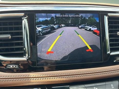Used 2018 Chrysler Pacifica Limited image 21