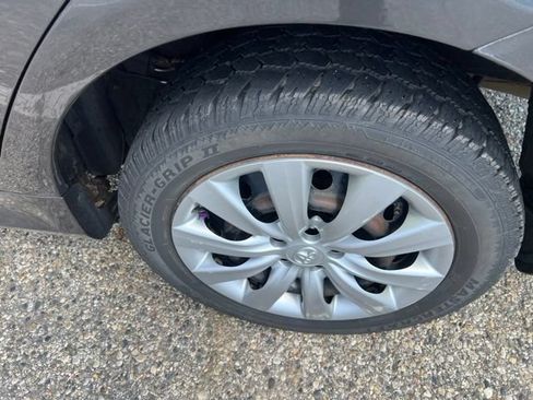 Used 2013 Toyota Corolla LE FWD image 6