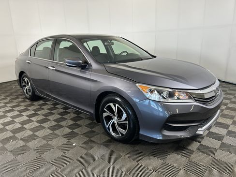 Used 2017 Honda Accord LX image 4