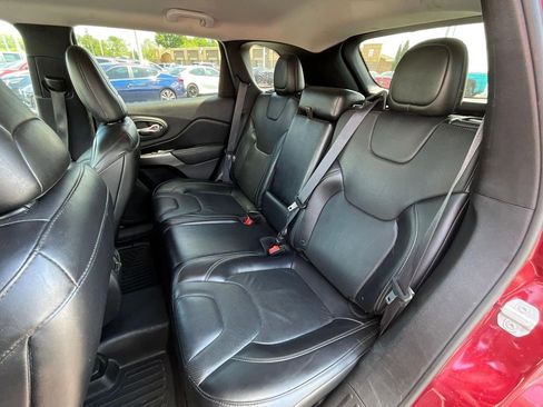Used 2019 Jeep Cherokee Limited AWD/4WD image 20