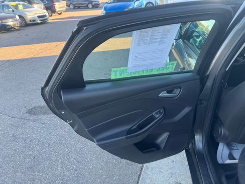 Used 2015 Ford Focus SE w/ SE Winter Package image 13