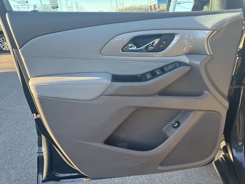 Used 2020 Chevrolet Traverse LT image 9