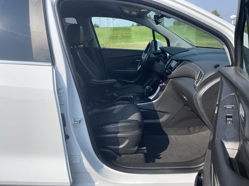 Used 2019 Chevrolet Trax LT w/ LT Convenience Package FWD image 23