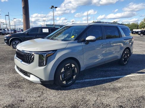 Used 2025 Kia Carnival EX image 2