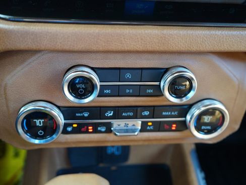 Used 2025 Ford Bronco Badlands image 61