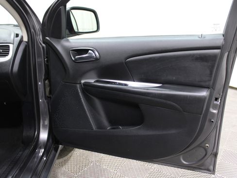 Used 2020 Dodge Journey SE w/ Blacktop Package image 25