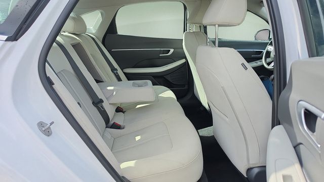 Used 2025 Hyundai Sonata SEL FWD image 14