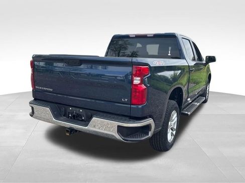 Used 2022 Chevrolet Silverado 1500 LT AWD/4WD image 3