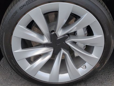 Used 2026 Tesla Model Y AWD image 13