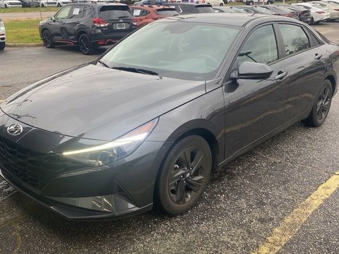 Used 2022 Hyundai Elantra SEL w/ Preferred Accessory Package image 1