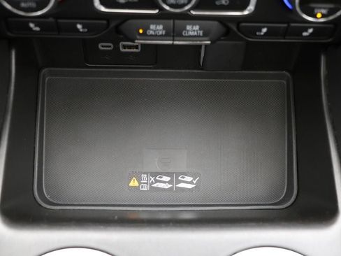 Used 2024 Chevrolet Tahoe RST image 28