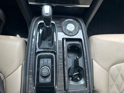 Used 2024 Nissan Armada Platinum w/ Captain's Chairs Package RWD image 20