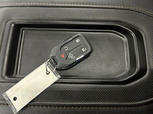 Used 2021 GMC Sierra 2500 AT4 w/ AT4 Premium Plus Package AWD/4WD image 25