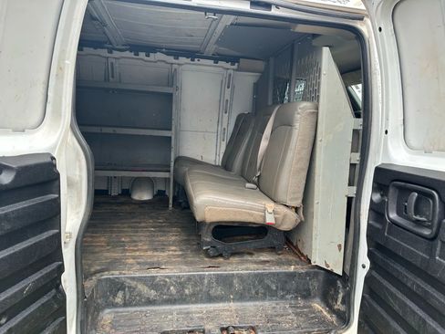 Used 2015 Chevrolet Express 2500 Extended image 19