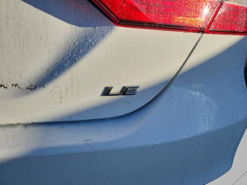 Used 2019 Toyota Camry LE image 19