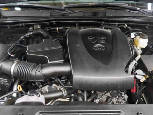Used 2022 Toyota Tacoma TRD Sport AWD/4WD image 29