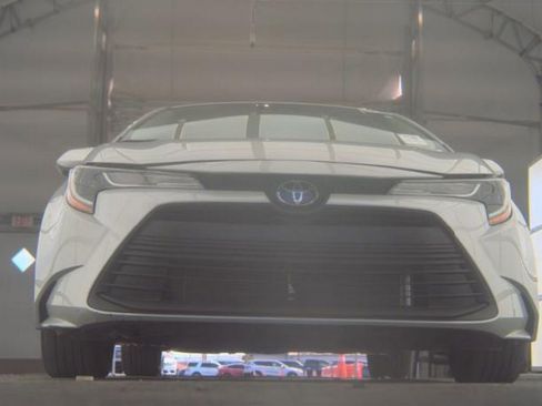 Used 2024 Toyota Corolla LE image 3