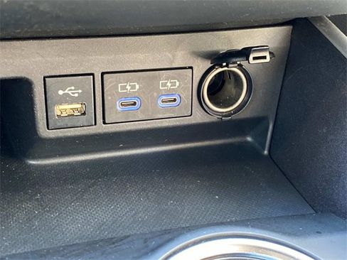 Used 2022 Toyota Highlander L image 26