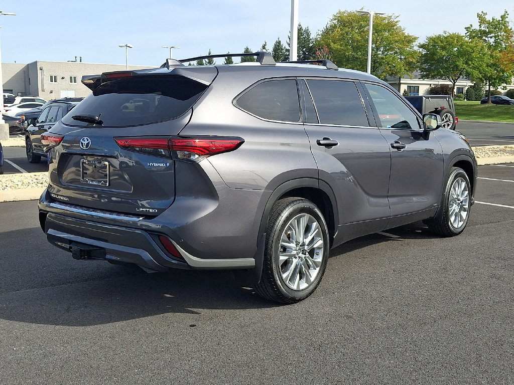Certified 2022 Toyota Highlander Limited AWD/4WD image 6