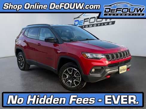 Used 2025 Jeep Compass Trailhawk AWD/4WD image 1