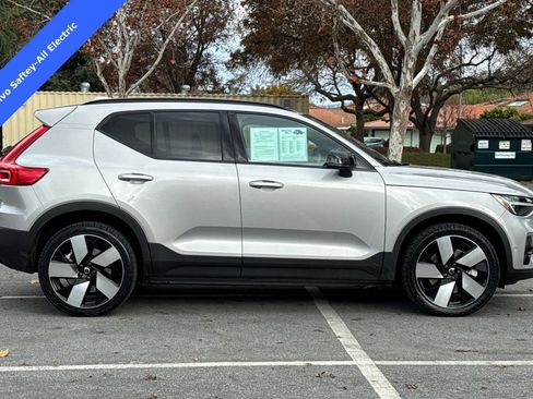 Used 2023 Volvo XC40 Recharge Ultimate image 3