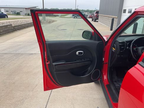 Used 2015 Kia Soul ! image 7