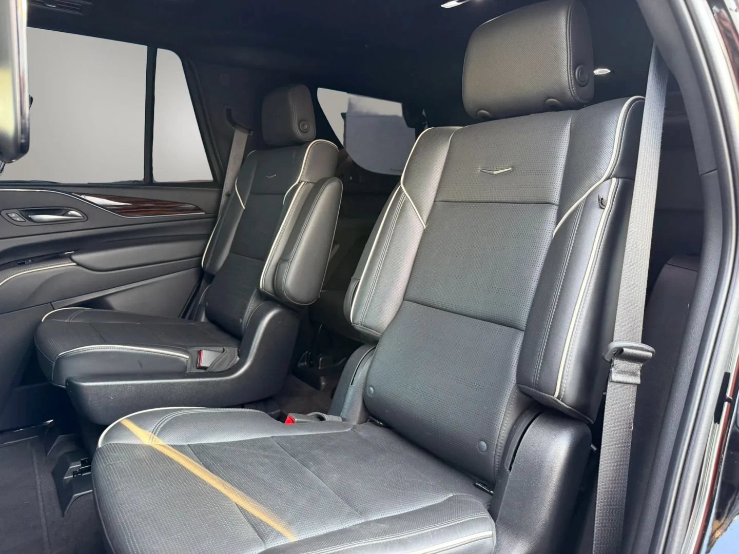 Used 2023 Cadillac Escalade Premium Luxury RWD image 12