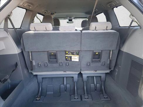 Used 2019 Toyota Sienna LE w/ Carpet Mat Package FWD image 5