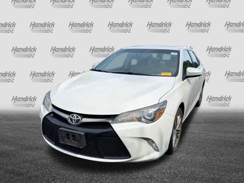 Used 2015 Toyota Camry SE w/ Moonroof Package FWD image 6