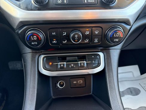 Used 2023 GMC Acadia SLE FWD image 24