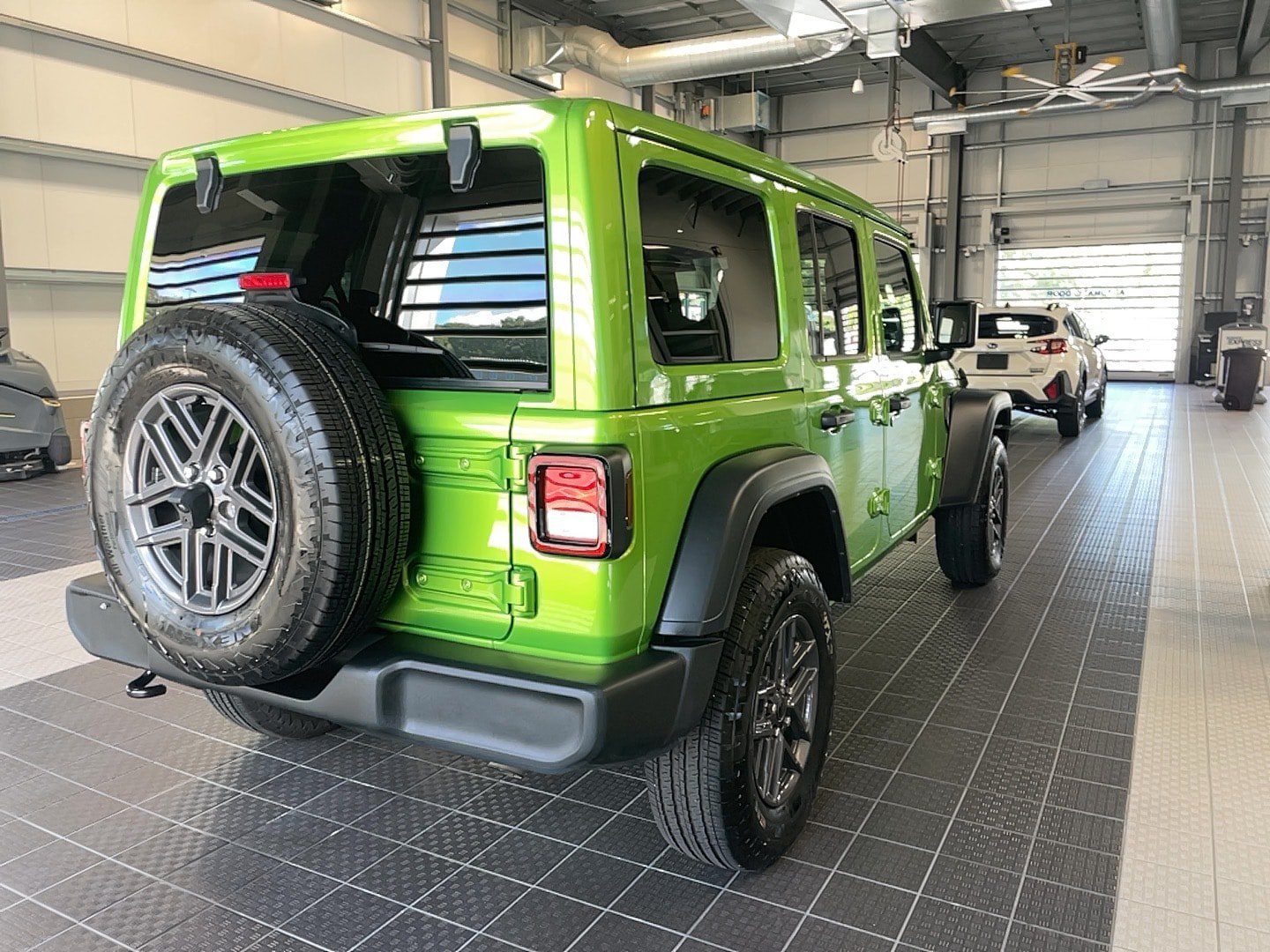 Used 2025 Jeep Wrangler Unlimited Sport AWD/4WD image 12