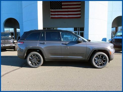 New 2025 Jeep Grand Cherokee Limited image 1