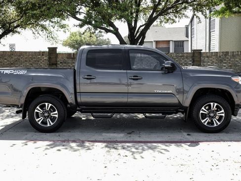 Used 2019 Toyota Tacoma TRD Sport w/ Technology Package image 14