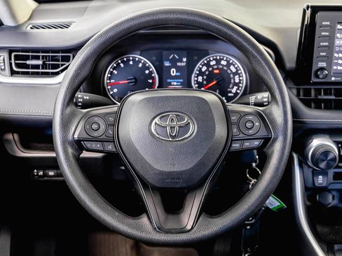 Used 2021 Toyota RAV4 LE FWD image 13