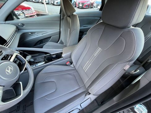 Used 2025 Hyundai Elantra SEL image 36