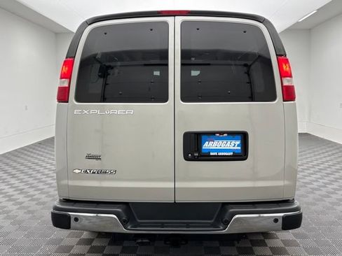 Used 2019 Chevrolet Express 2500 RWD image 9