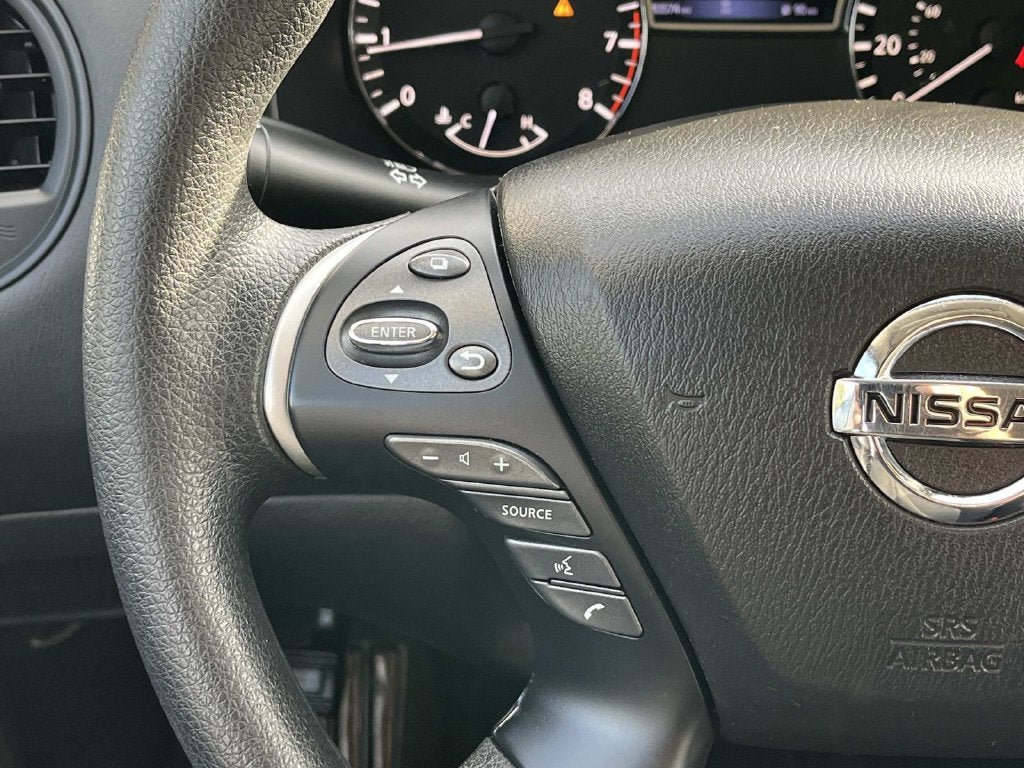 Used 2020 Nissan Pathfinder S FWD image 16