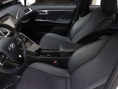 Used 2017 Toyota Mirai FWD image 27