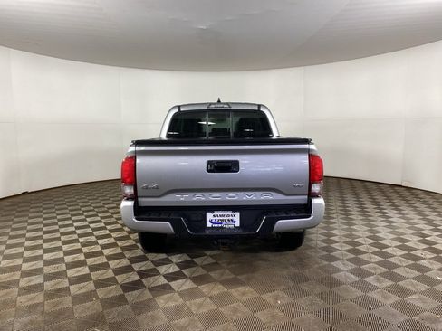 Used 2022 Toyota Tacoma SR image 2